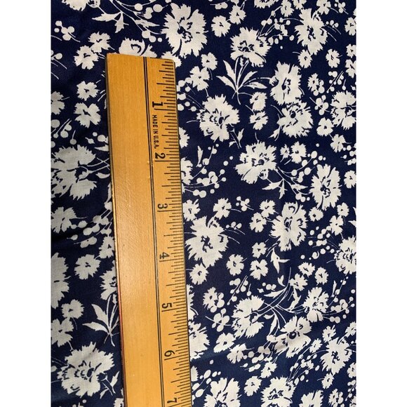Cranston Floral Cotton Fabric 1/4 yard White on Blue 44" wide Sewing & Crafting - Picture 3 of 5